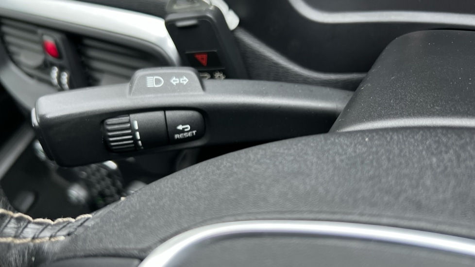 Used Volvo V40 2017 for sale - 77035989: Photo 25