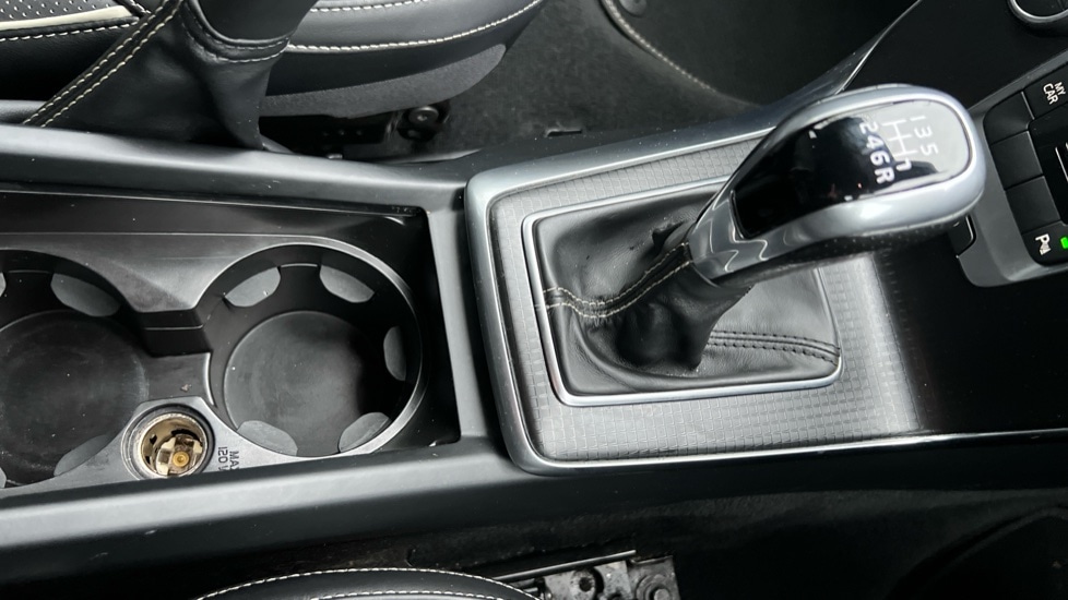 Used Volvo V40 2017 for sale - 77035989: Photo 27