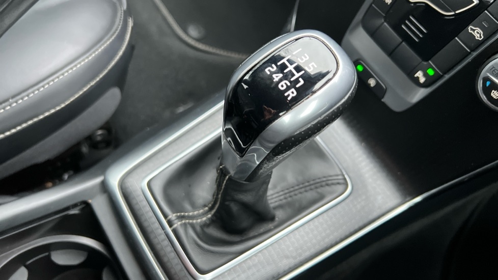 Used Volvo V40 2017 for sale - 77035989: Photo 28