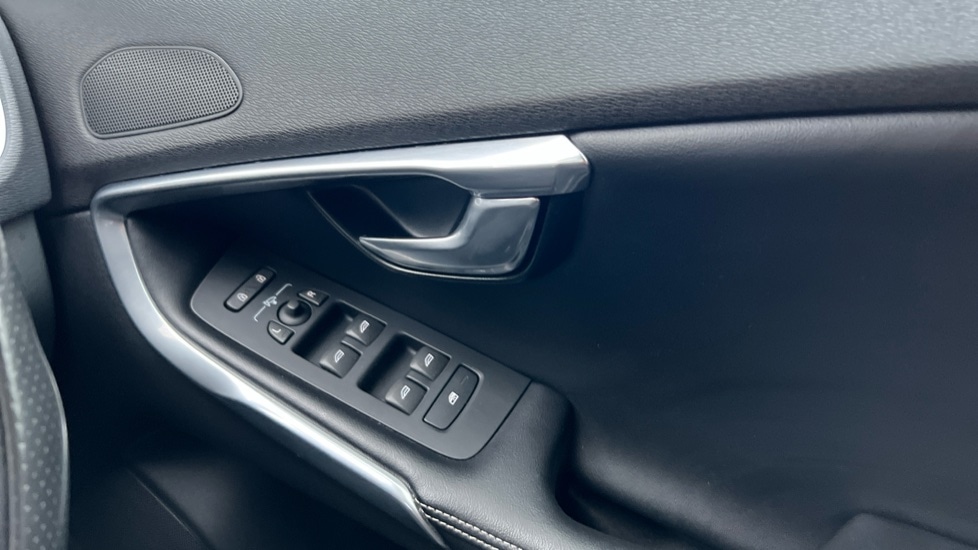 Used Volvo V40 2017 for sale - 77035989: Photo 29