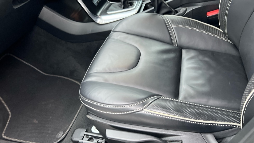 Used Volvo V40 2017 for sale - 77035989: Photo 30