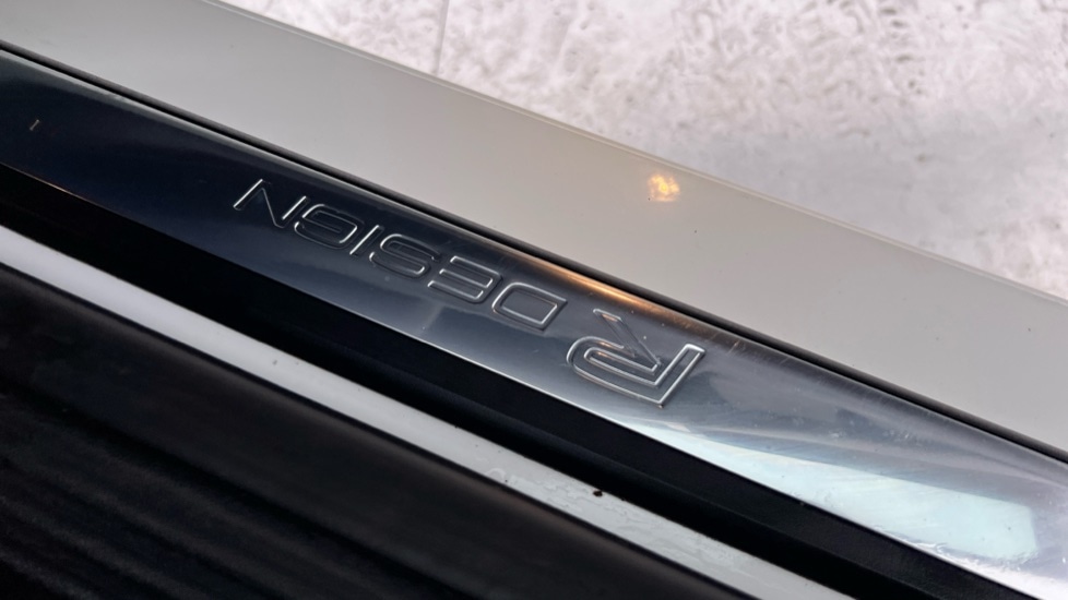 Used Volvo V40 2017 for sale - 77035989: Photo 34