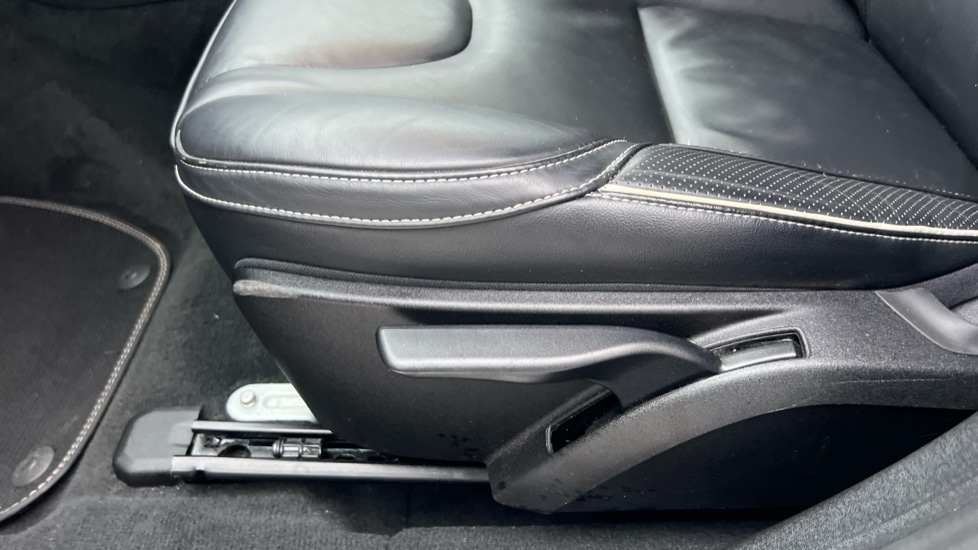 Used Volvo V40 2017 for sale - 77035989: Photo 35