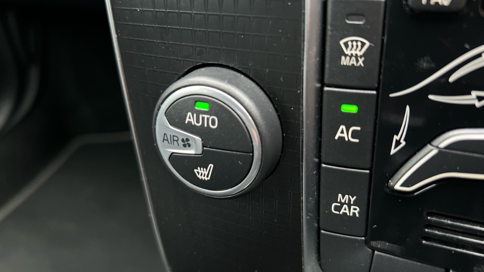 Used Volvo V40 2017 for sale - 77035989: Photo 43