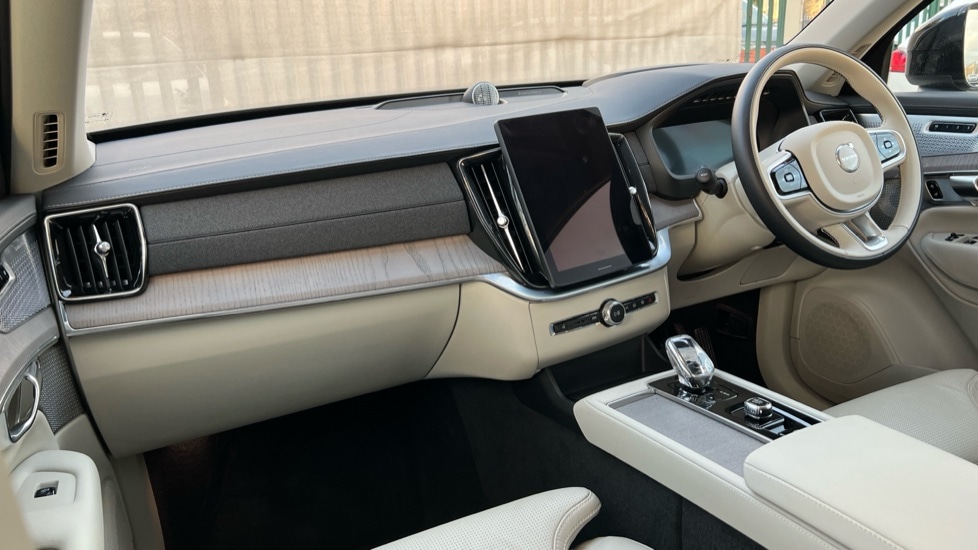 Used Volvo XC90 2025 for sale - 76602907: Photo 4