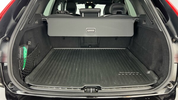 Used Volvo XC60 2021 for sale - 76297554: Photo 5