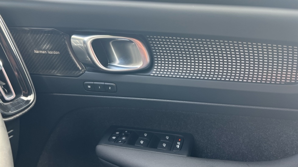 Used Volvo XC40 2023 for sale - 76528946: Photo 15