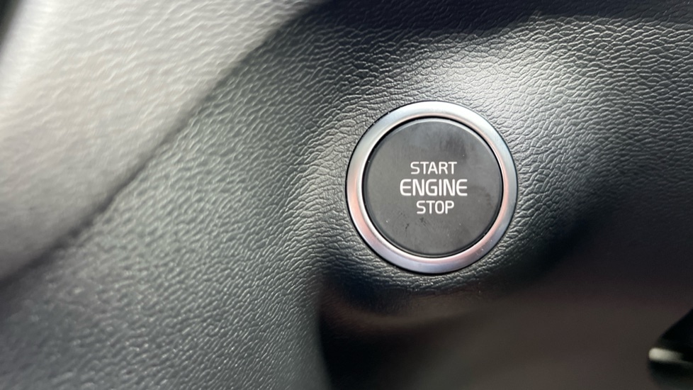 Used Volvo XC40 2023 for sale - 76528946: Photo 28