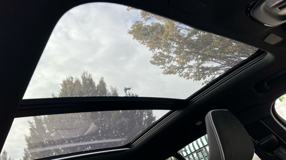 Used Volvo XC40 2023 for sale - 76528946: Photo 44