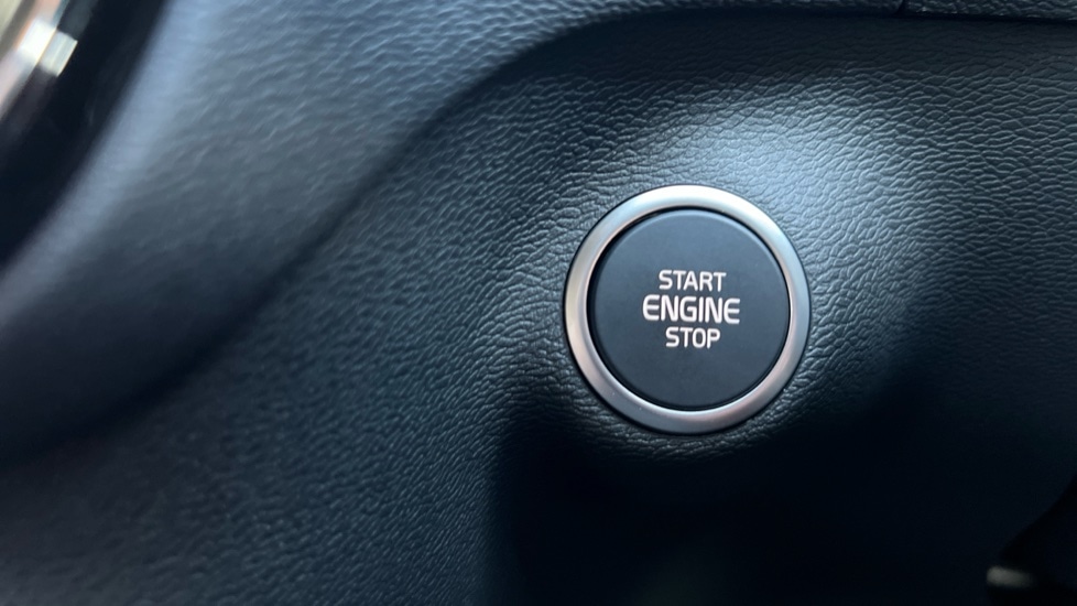 Used Volvo XC40 2025 for sale - 76894786: Photo 28