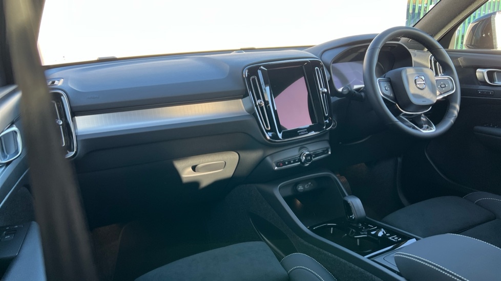 Used Volvo XC40 2025 for sale - 76894786: Photo 4