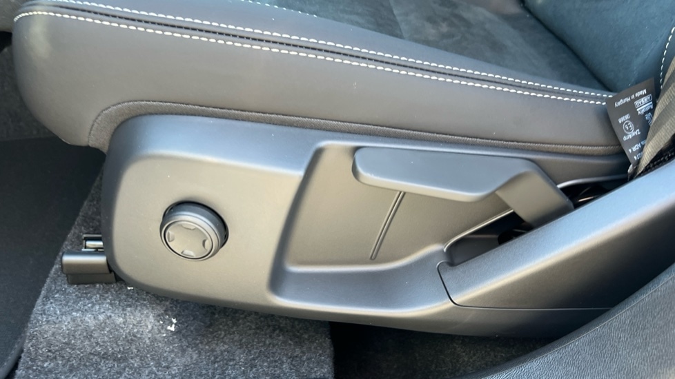 Used Volvo XC40 2025 for sale - 76894786: Photo 44