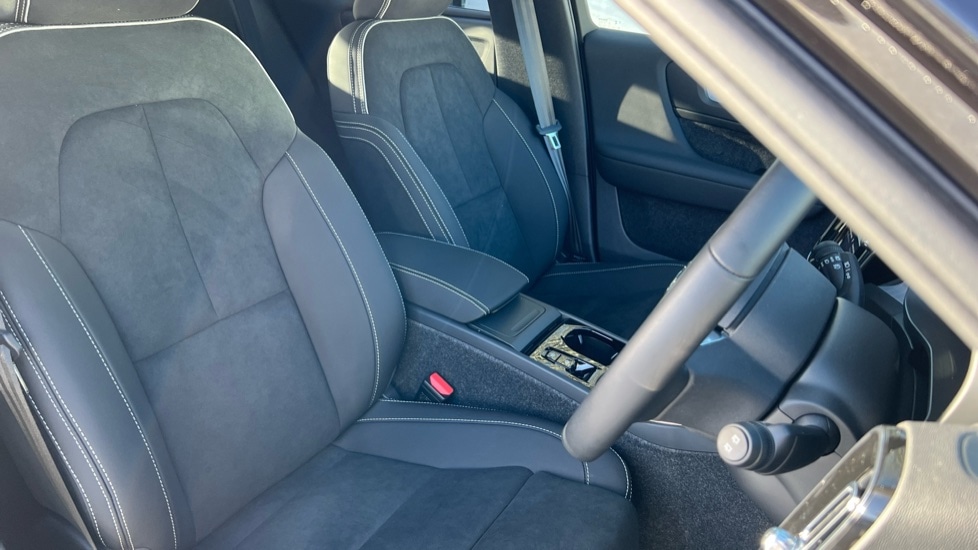 Used Volvo XC40 2025 for sale - 76894786: Photo 9