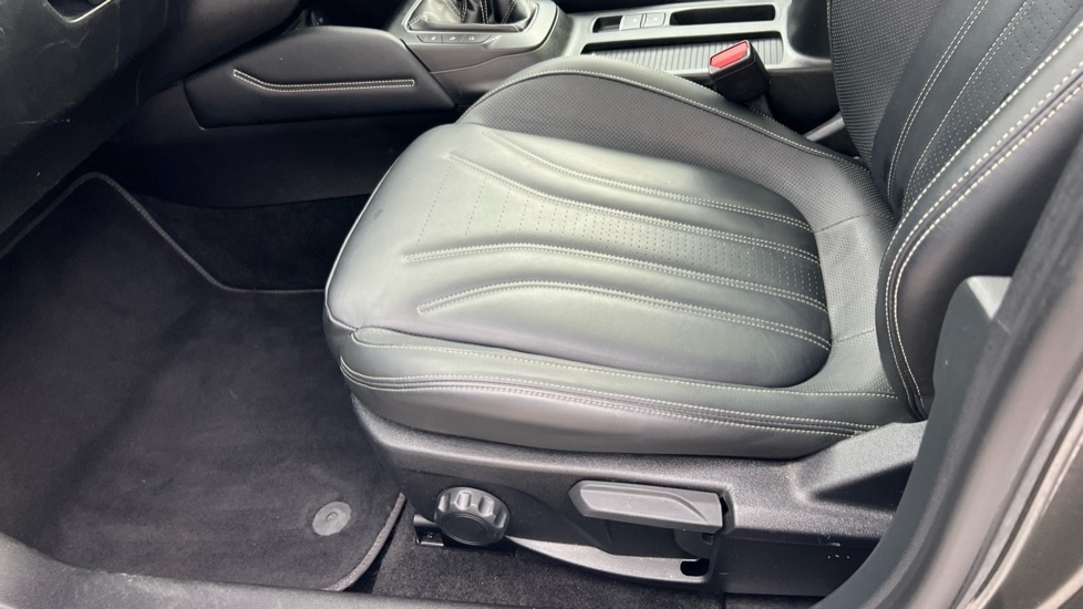 Used Ford Focus 2020 for sale - 76684110: Photo 32