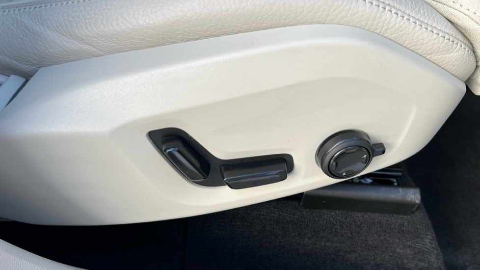 Used Volvo XC60 2025 for sale - 76851225: Photo 51