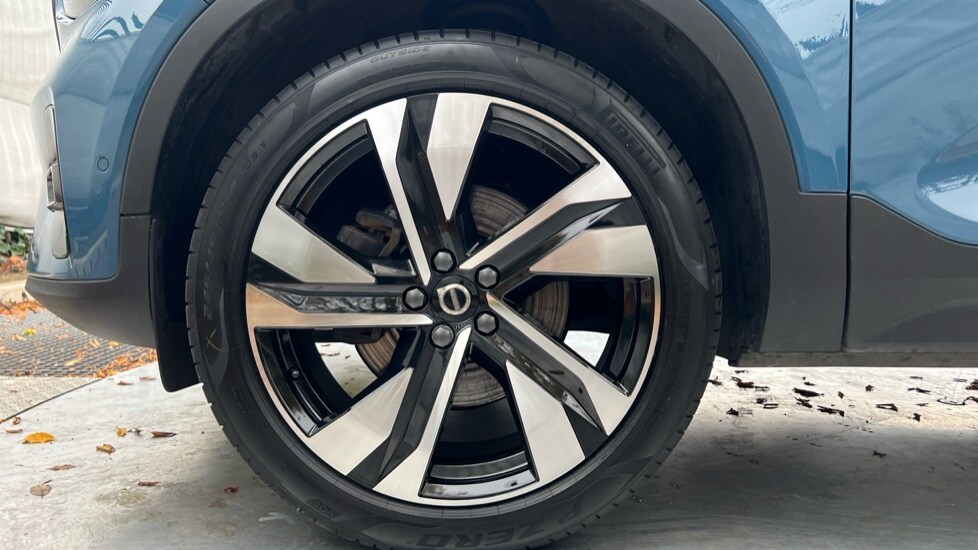 Used Volvo XC40 2024 for sale - 76161299: Photo 25