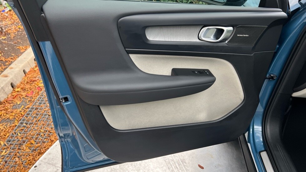 Used Volvo XC40 2024 for sale - 76161299: Photo 46