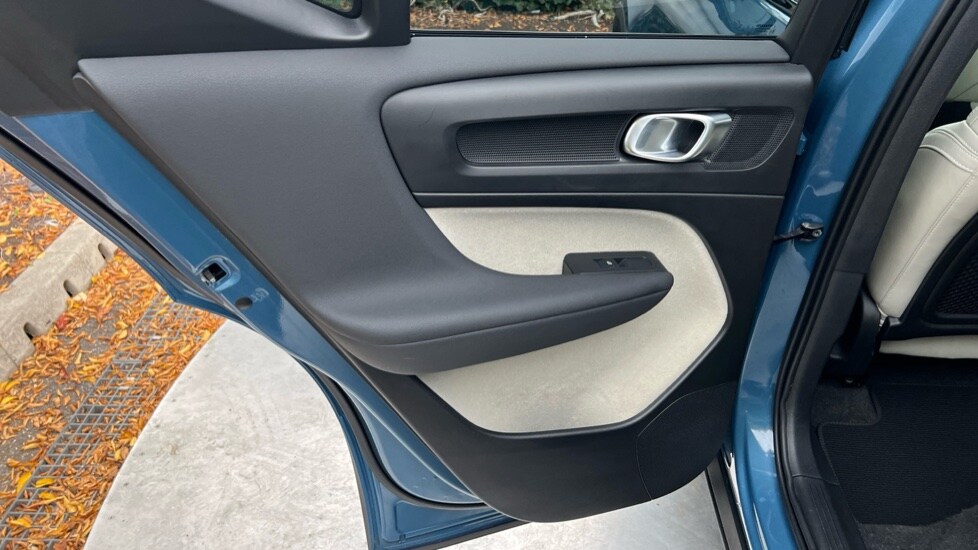 Used Volvo XC40 2024 for sale - 76161299: Photo 47