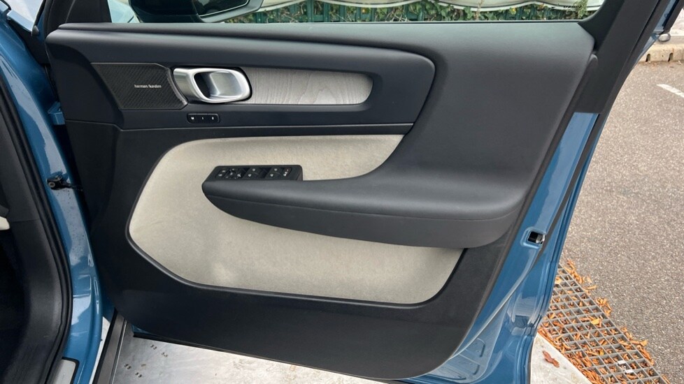 Used Volvo XC40 2024 for sale - 76161299: Photo 51