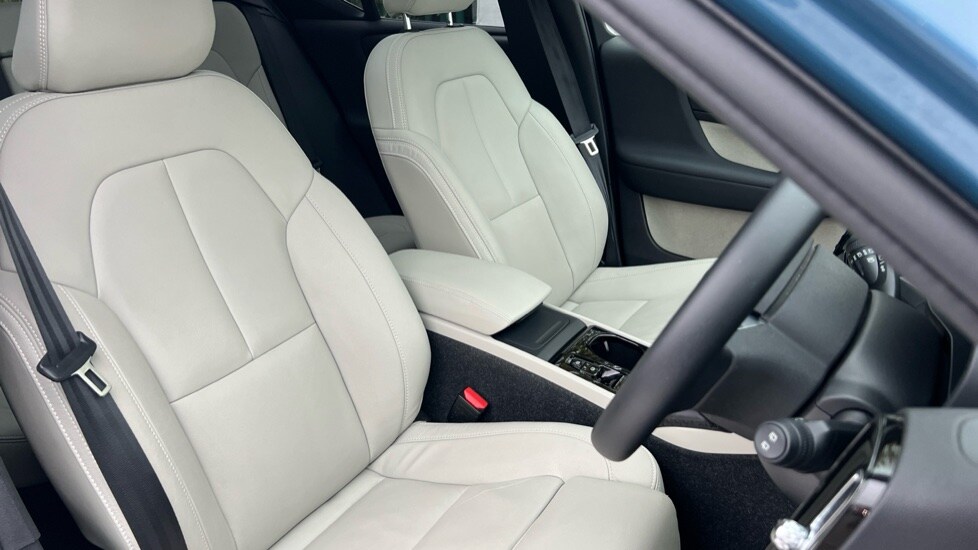 Used Volvo XC40 2024 for sale - 76161299: Photo 9