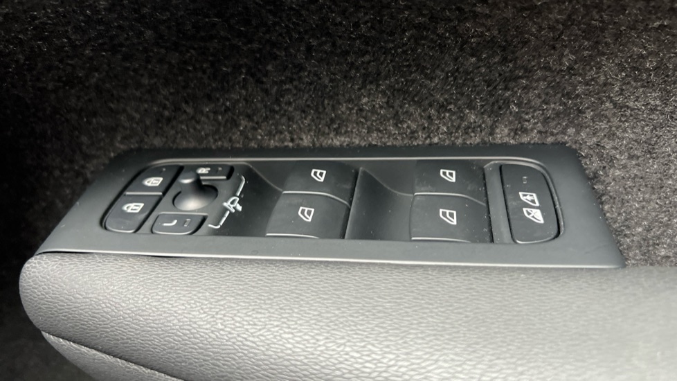 Used Volvo XC40 2024 for sale - 76597880: Photo 33