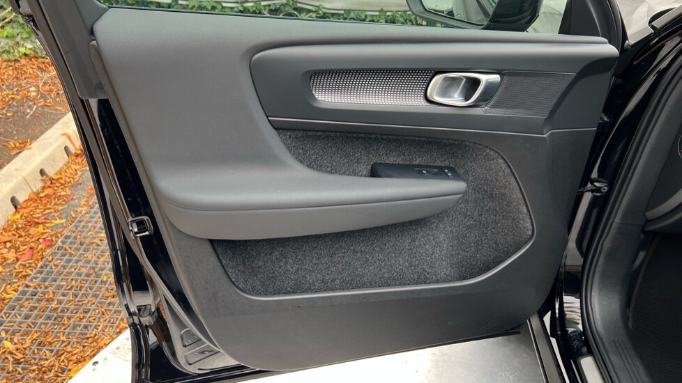 Used Volvo XC40 2024 for sale - 76597880: Photo 44