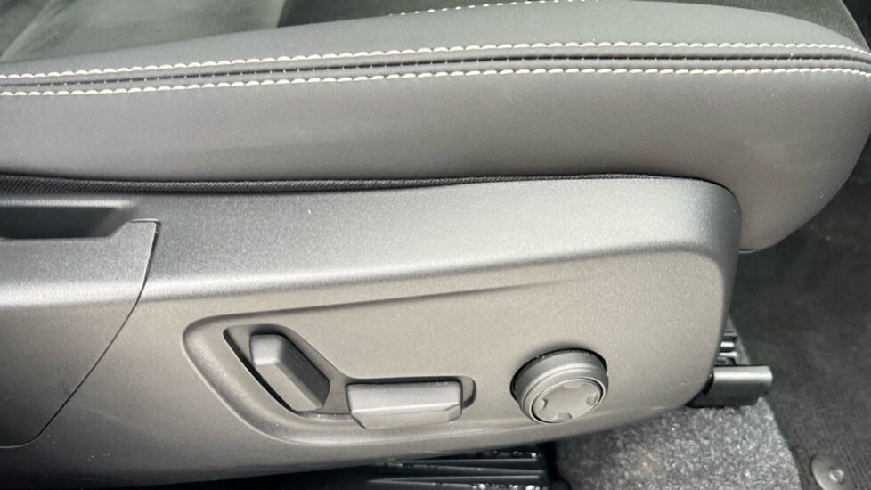 Used Volvo XC40 2024 for sale - 76597880: Photo 50