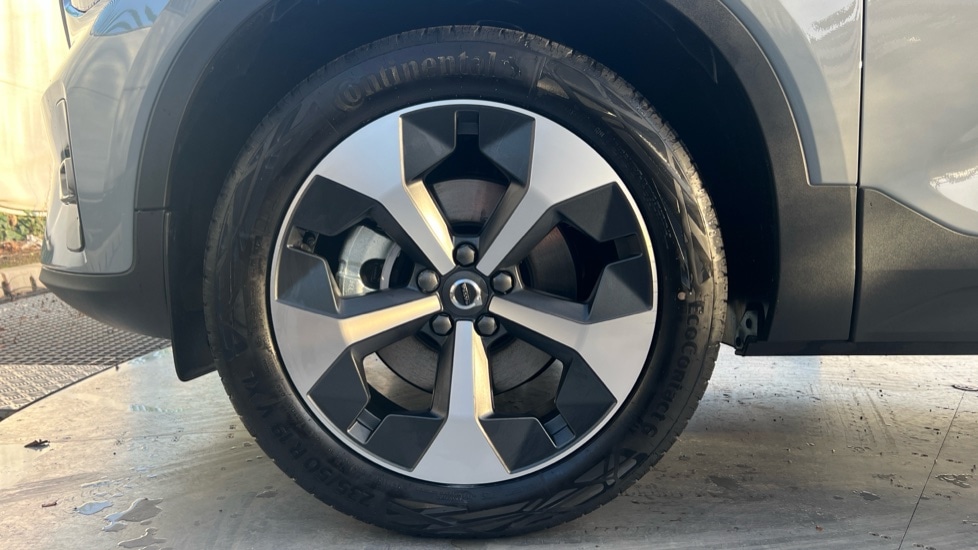 Used Volvo XC40 2025 for sale - 76894791: Photo 25