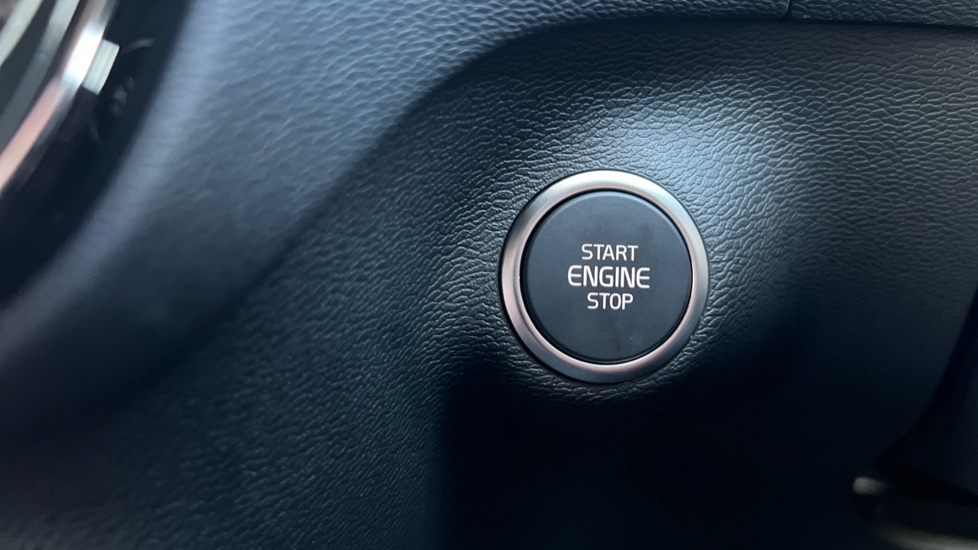 Used Volvo XC40 2025 for sale - 76894791: Photo 28