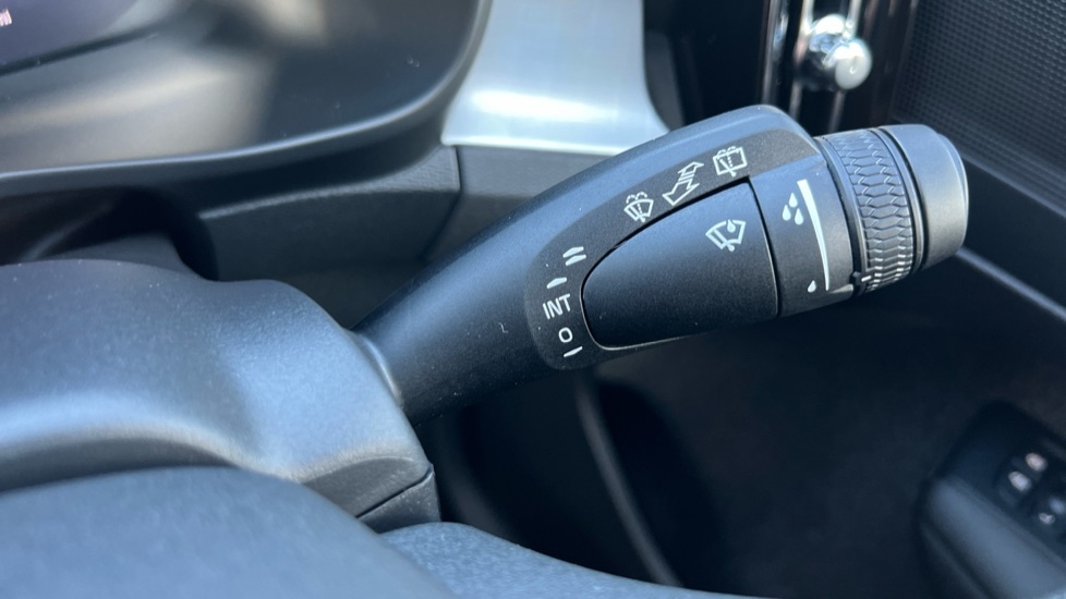 Used Volvo XC40 2025 for sale - 76894791: Photo 30