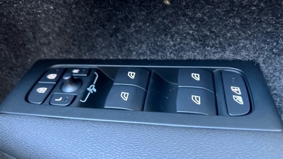 Used Volvo XC40 2025 for sale - 76894791: Photo 33