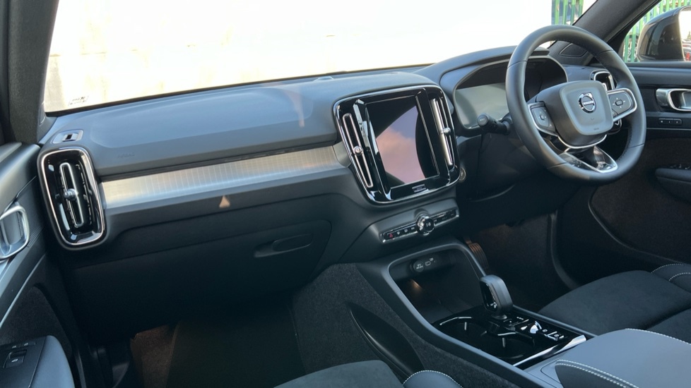 Used Volvo XC40 2025 for sale - 76894791: Photo 4