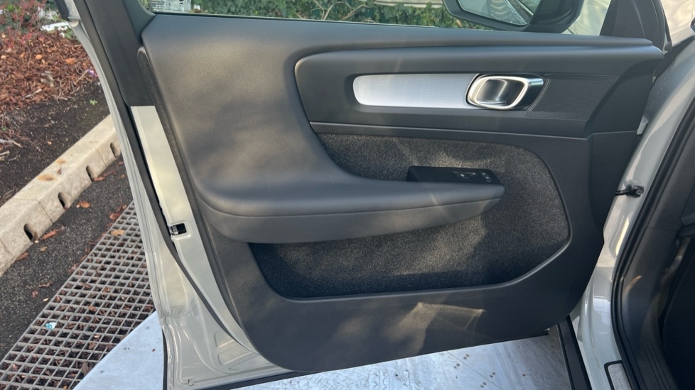 Used Volvo XC40 2025 for sale - 76894791: Photo 45