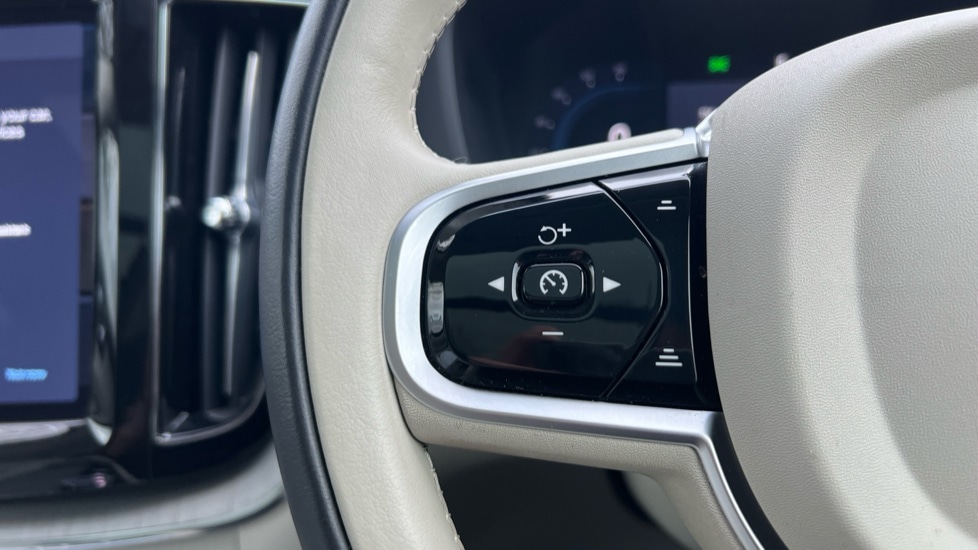 Used Volvo XC60 2025 for sale - 76589915: Photo 18