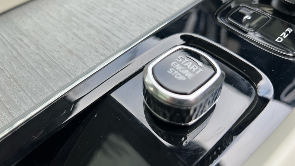 Used Volvo XC60 2025 for sale - 76589915: Photo 28