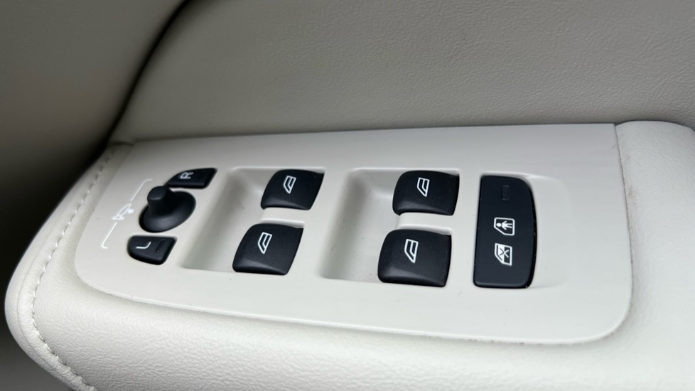 Used Volvo XC60 2025 for sale - 76589915: Photo 33