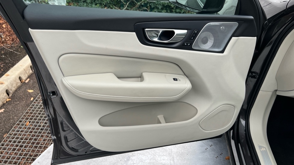 Used Volvo XC60 2025 for sale - 76589915: Photo 45