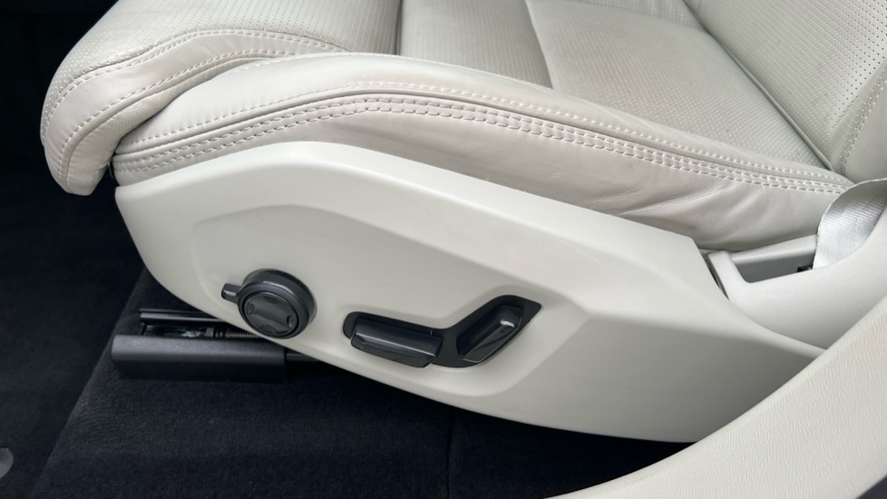 Used Volvo XC60 2025 for sale - 76589915: Photo 46