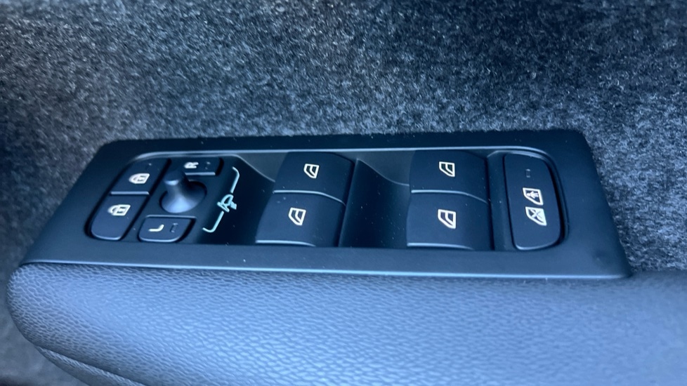 Used Volvo XC40 2025 for sale - 76894787: Photo 33