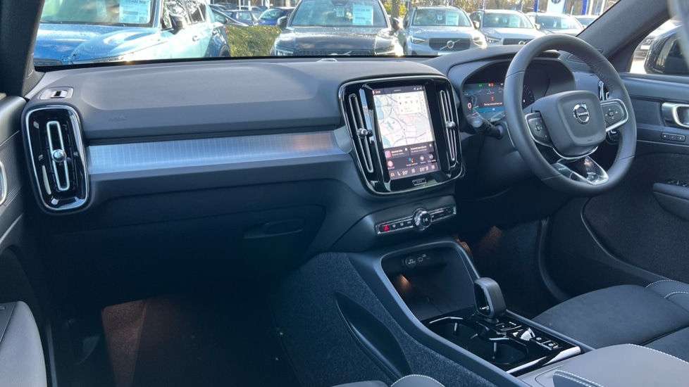 Used Volvo XC40 2025 for sale - 76894787: Photo 4