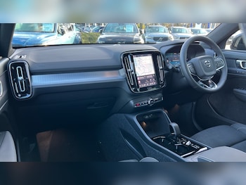 Used Volvo XC40 2025 for sale - 76894787: Photo