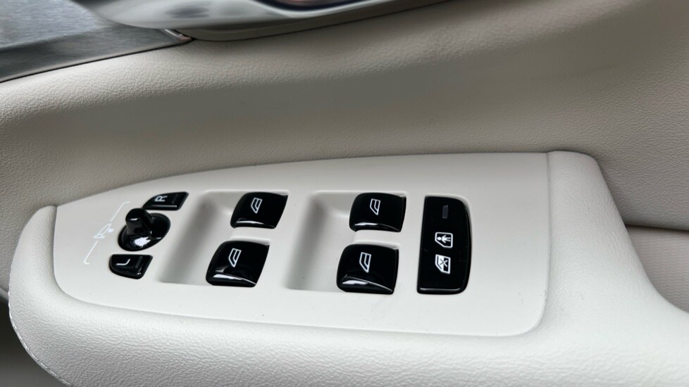 Used Volvo XC90 2025 for sale - 76112384: Photo 33