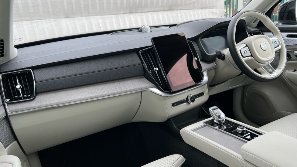 Used Volvo XC90 2025 for sale - 76112384: Photo 4