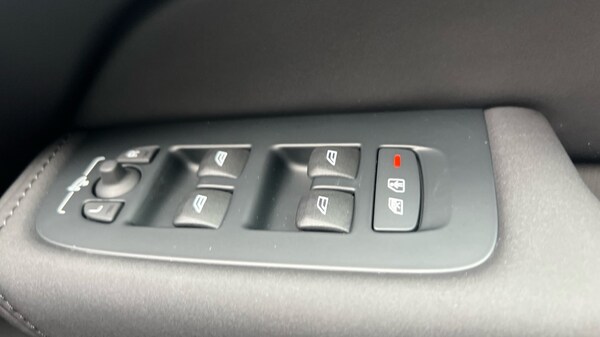 Used Volvo XC60 2025 for sale - 75776128: Photo 33