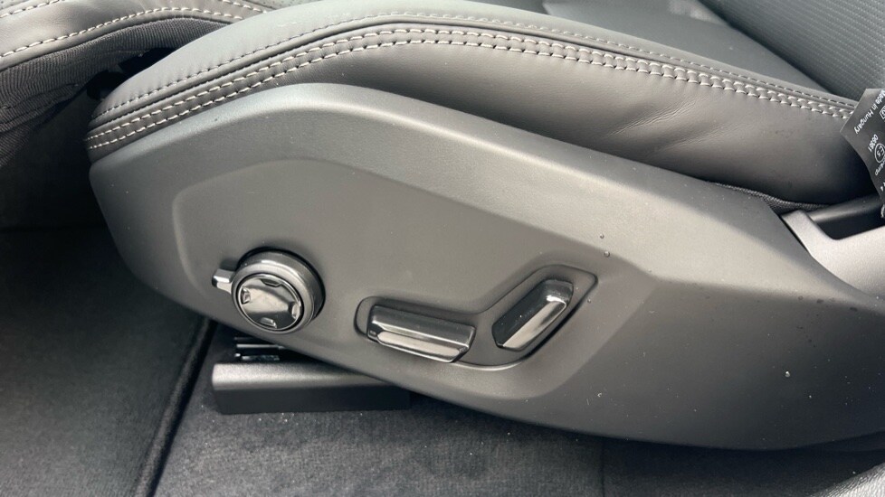 Used Volvo XC60 2025 for sale - 75776128: Photo 46