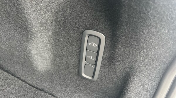 Used Volvo XC60 2025 for sale - 75776128: Photo 50