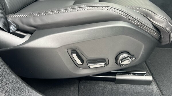 Used Volvo XC60 2025 for sale - 75776128: Photo 53