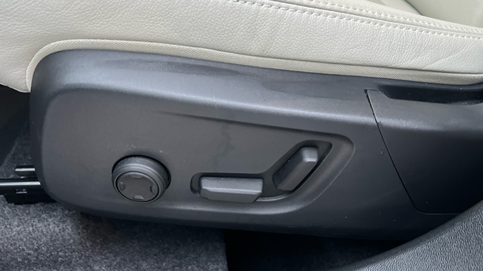 Used Volvo XC40 2024 for sale - 76623457: Photo 45