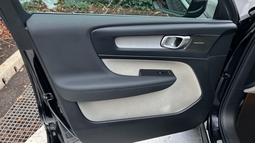 Used Volvo XC40 2024 for sale - 76623457: Photo 46