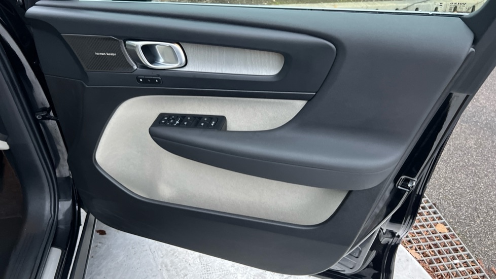 Used Volvo XC40 2024 for sale - 76623457: Photo 52